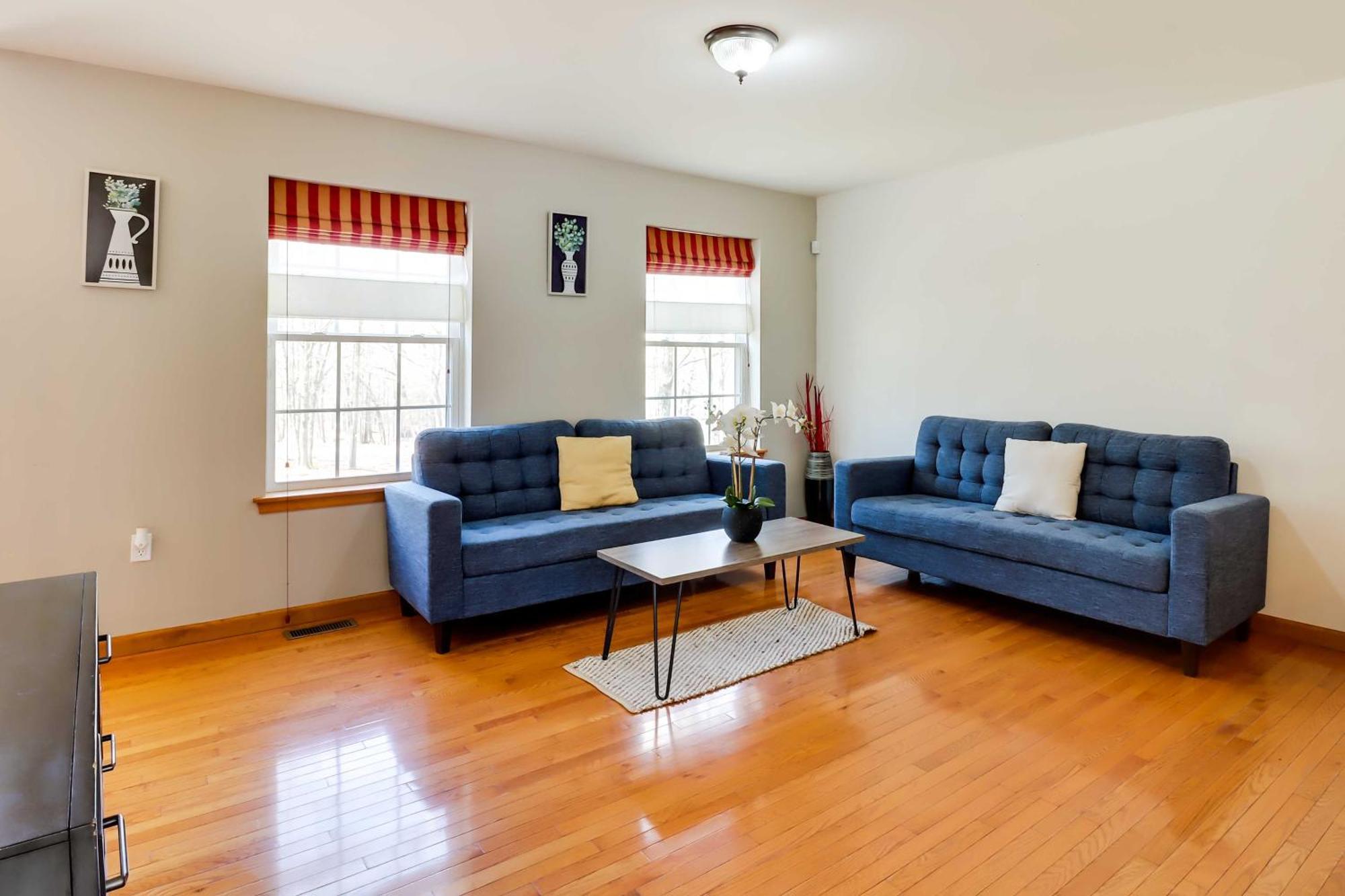 Сasa de vacaciones Spacious Poconos With Game Room, Deck And Hot Tub