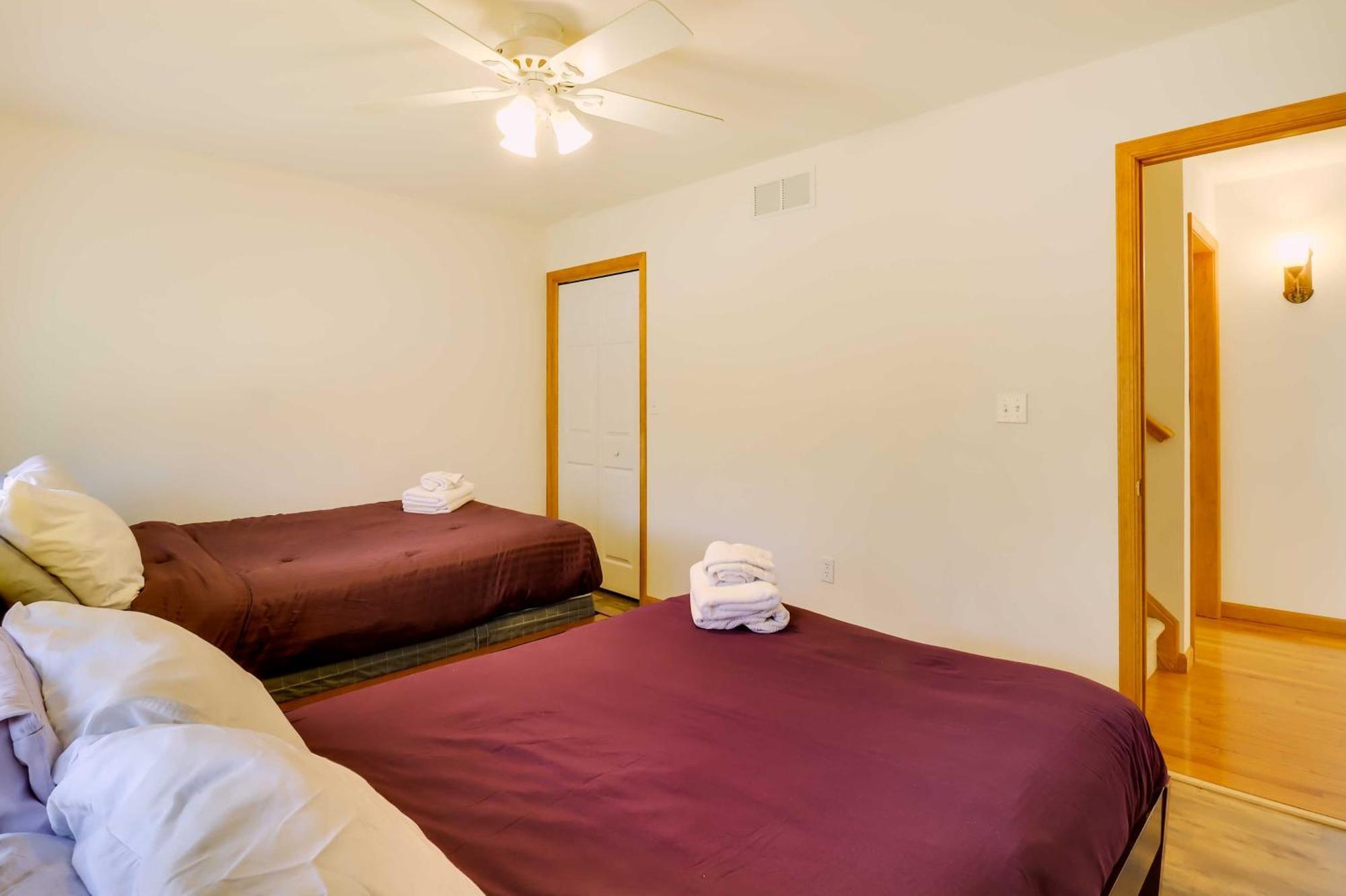 Spacious Poconos With Game Room, Deck And Hot Tub Сasa de vacaciones *