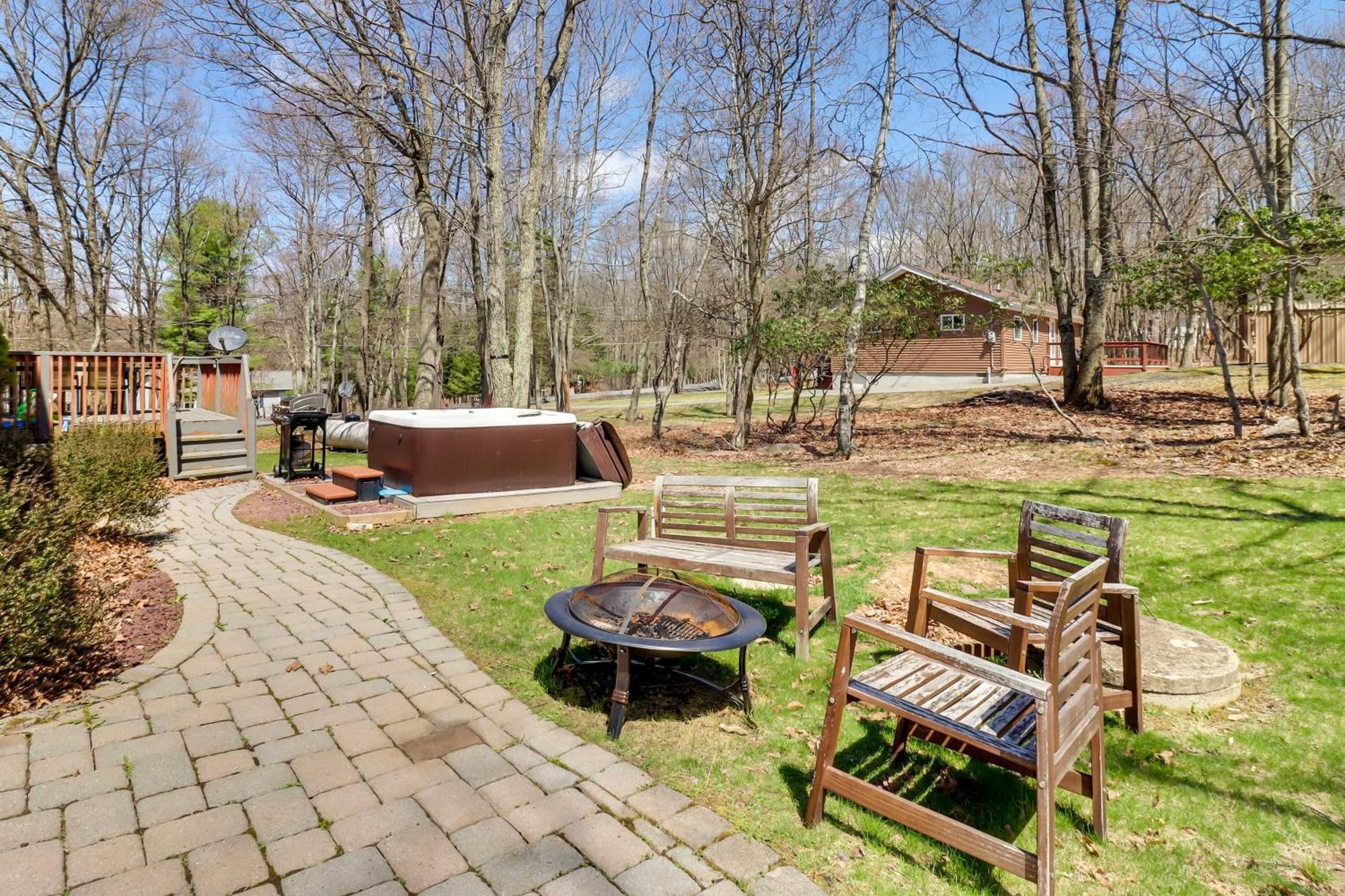 Spacious Poconos With Game Room, Deck And Hot Tub Сasa de vacaciones Albrightsville