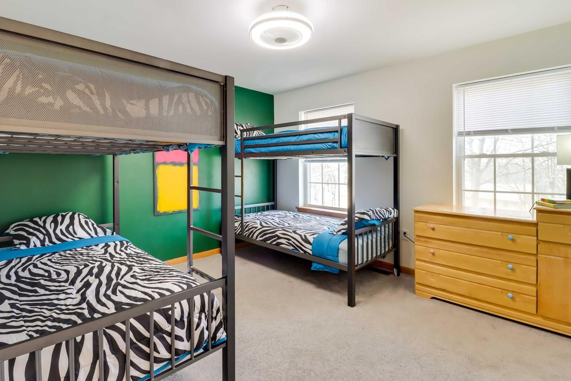 Spacious Poconos With Game Room, Deck And Hot Tub Сasa de vacaciones *