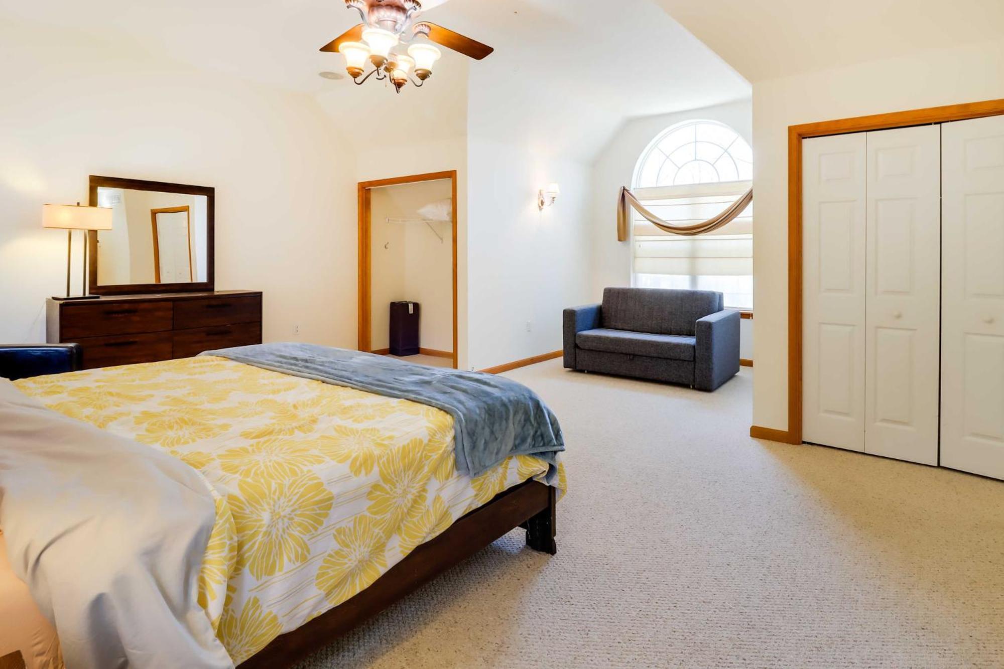 Spacious Poconos With Game Room, Deck And Hot Tub Albrightsville
