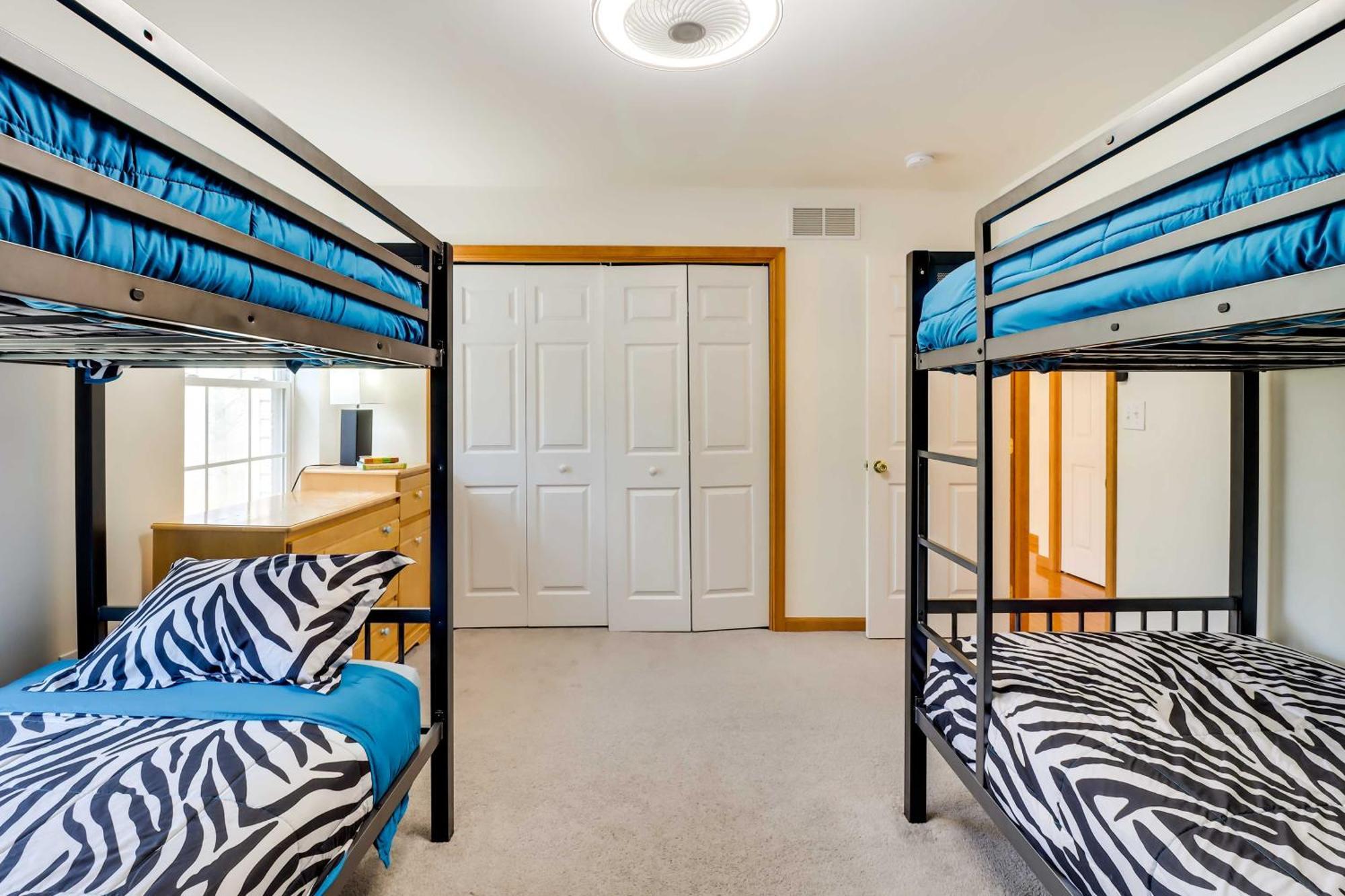 Spacious Poconos With Game Room, Deck And Hot Tub * Albrightsville