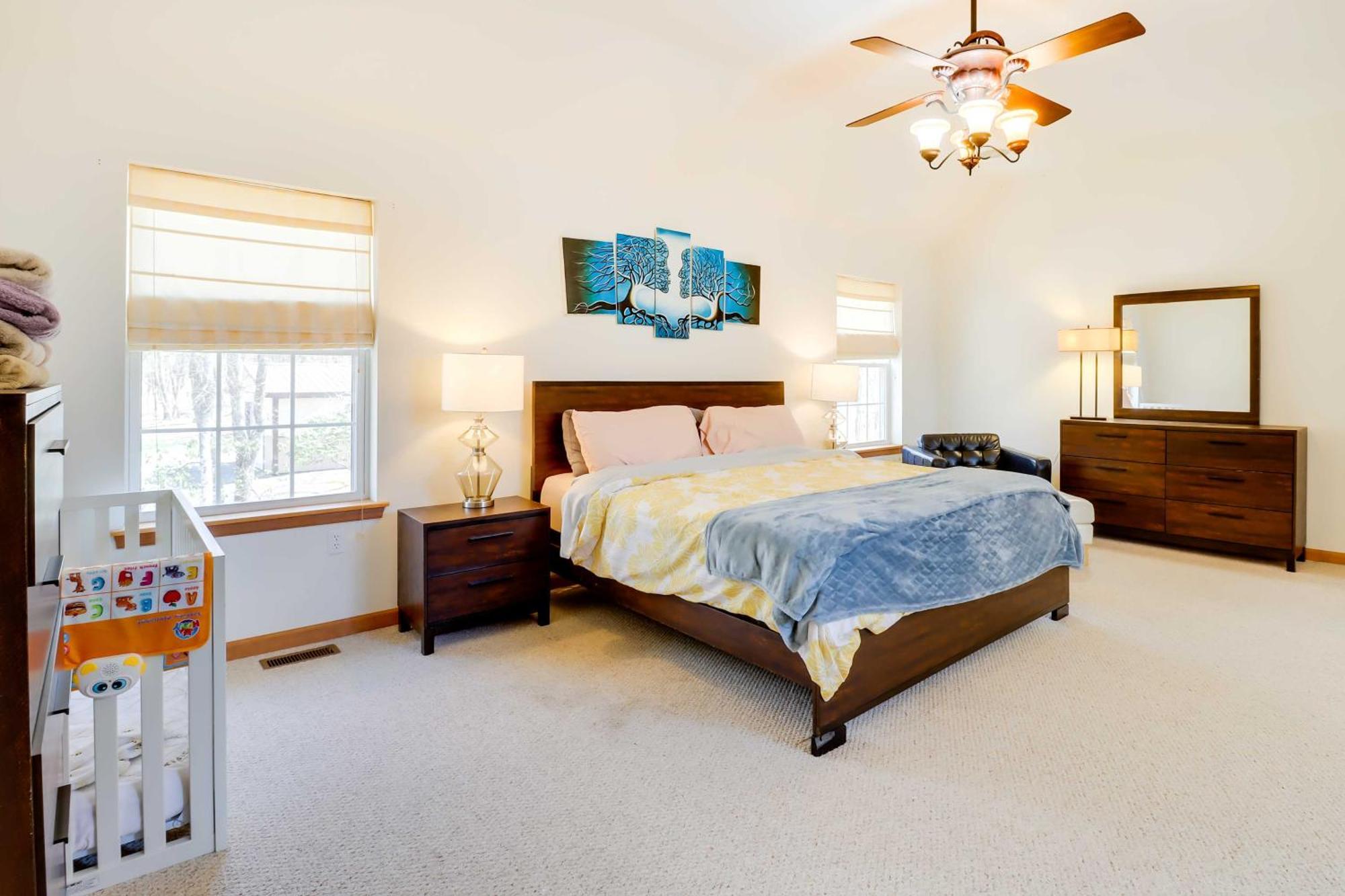 Сasa de vacaciones Spacious Poconos With Game Room, Deck And Hot Tub