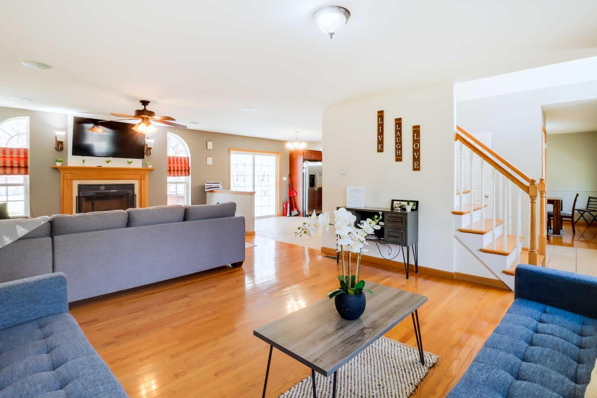 Сasa de vacaciones Spacious Poconos With Game Room, Deck And Hot Tub *