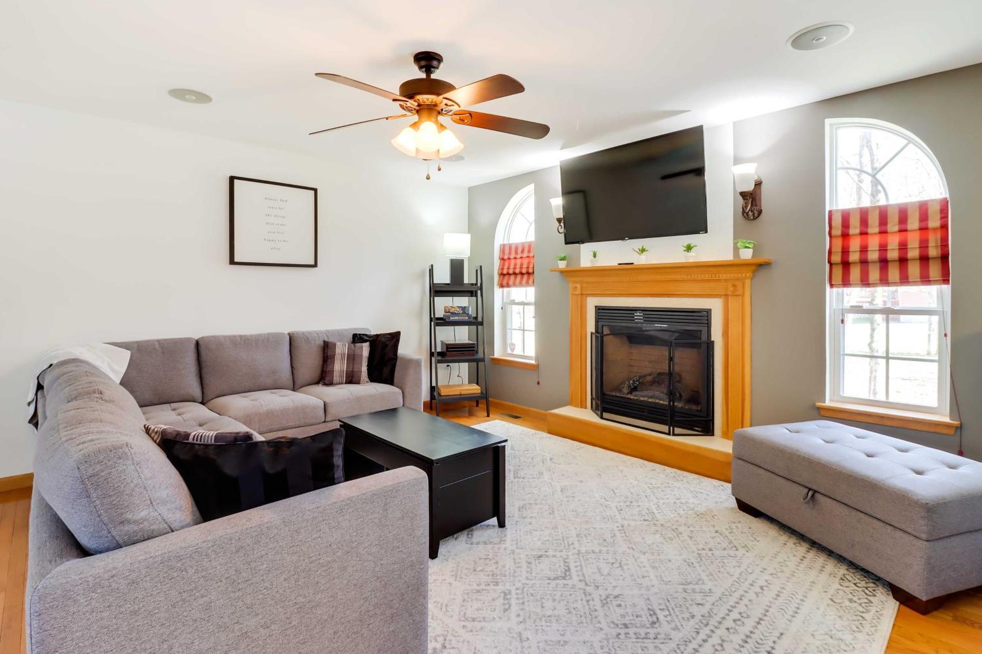 Spacious Poconos With Game Room, Deck And Hot Tub Albrightsville