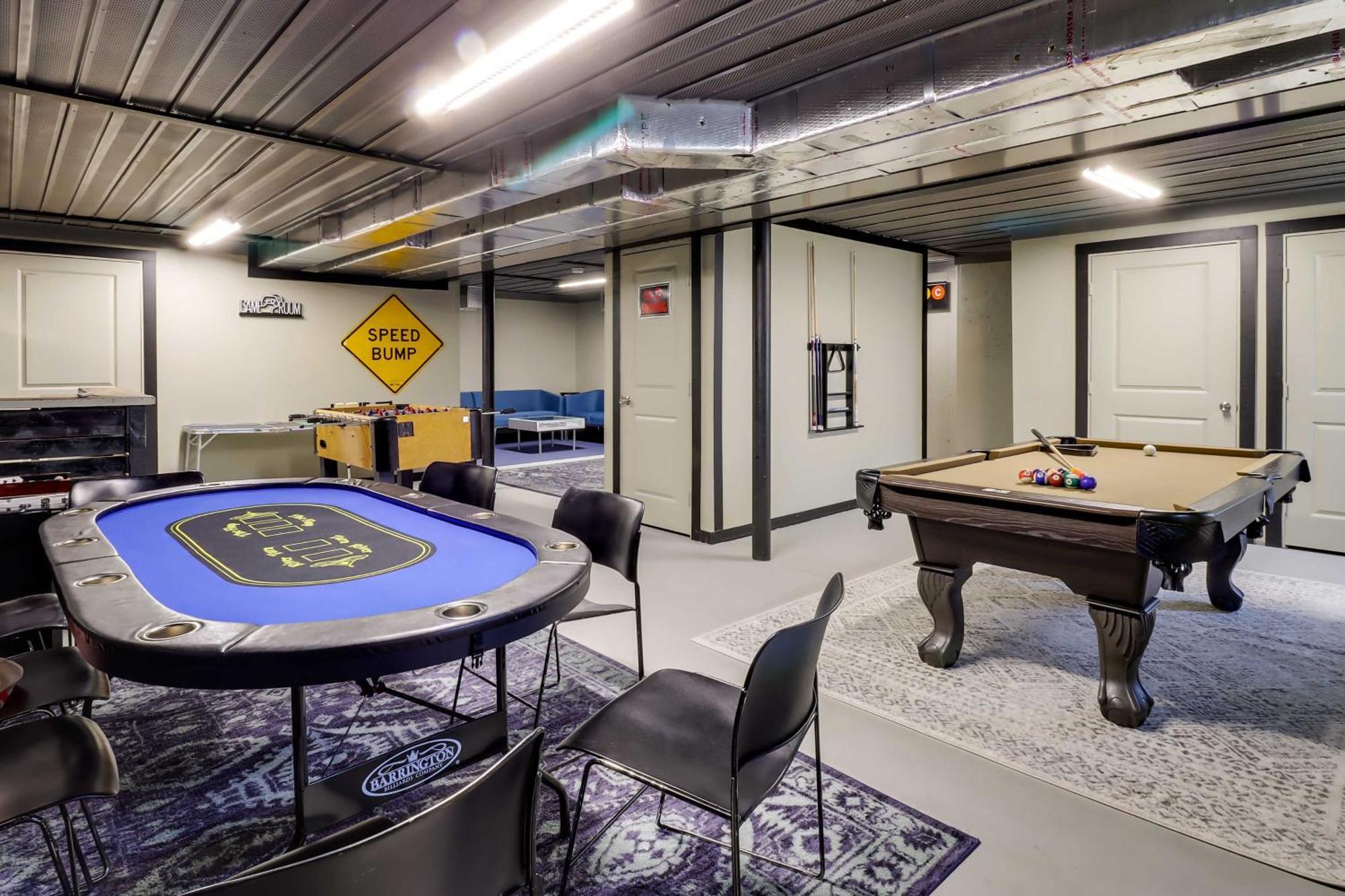 Spacious Poconos With Game Room, Deck And Hot Tub * Albrightsville