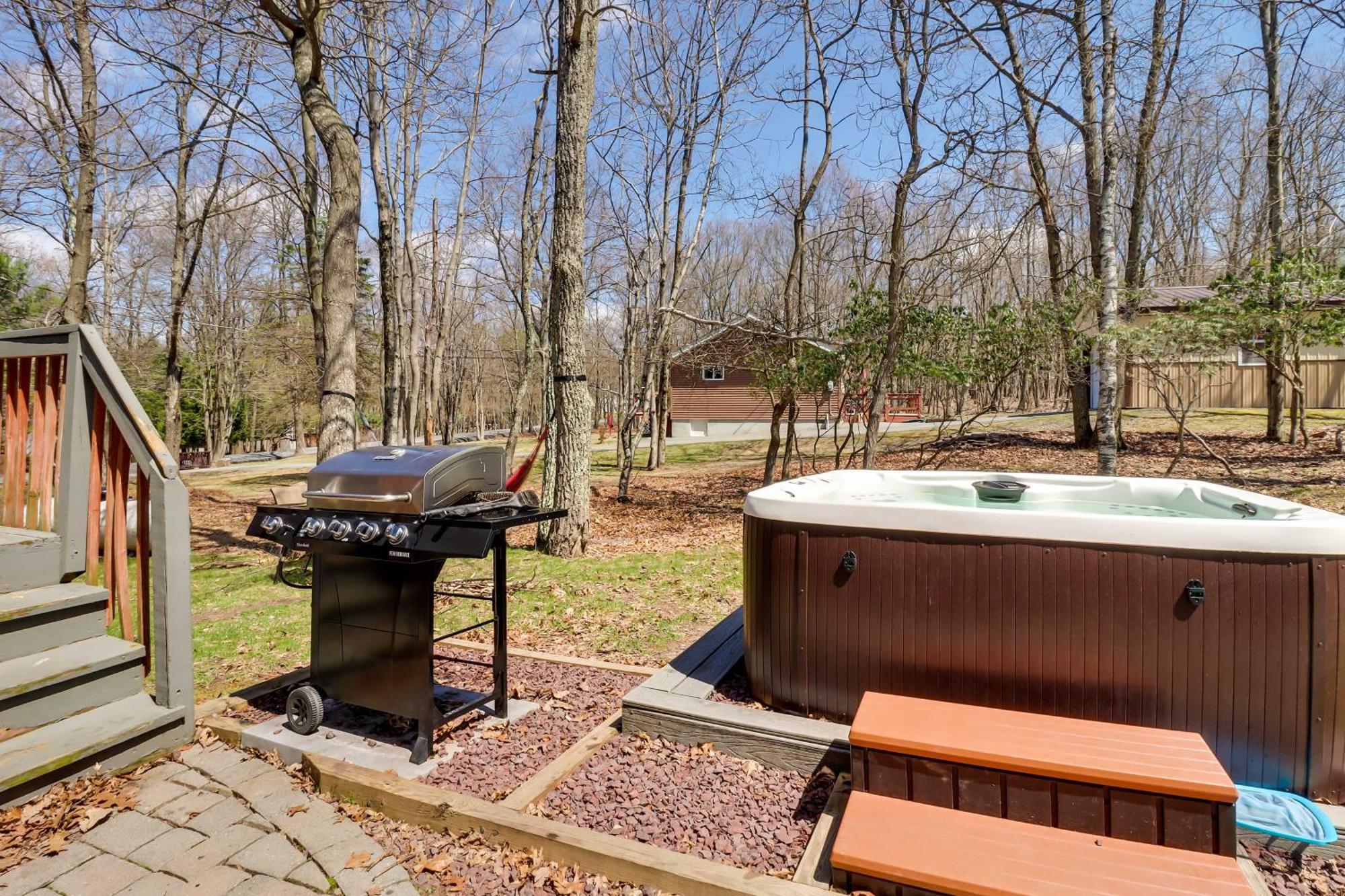 Сasa de vacaciones Spacious Poconos With Game Room, Deck And Hot Tub Albrightsville