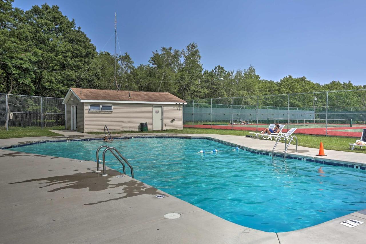 Сasa de vacaciones Spacious Poconos With Game Room, Deck And Hot Tub Albrightsville